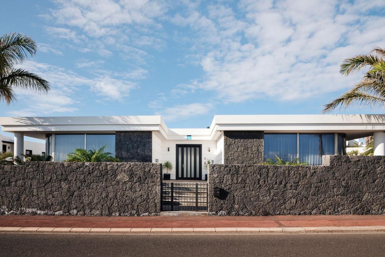 Villa Insignia Femes Exterior photo